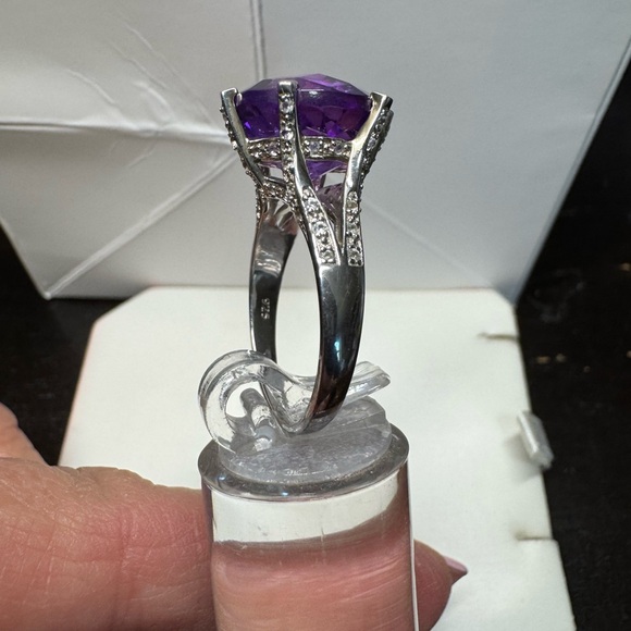 Vintage Purple Gemstone Ring - Picture 2 of 8